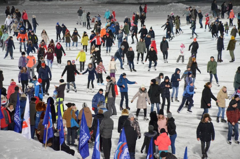 В Оренбурге более 20 тысяч человек встали на коньки